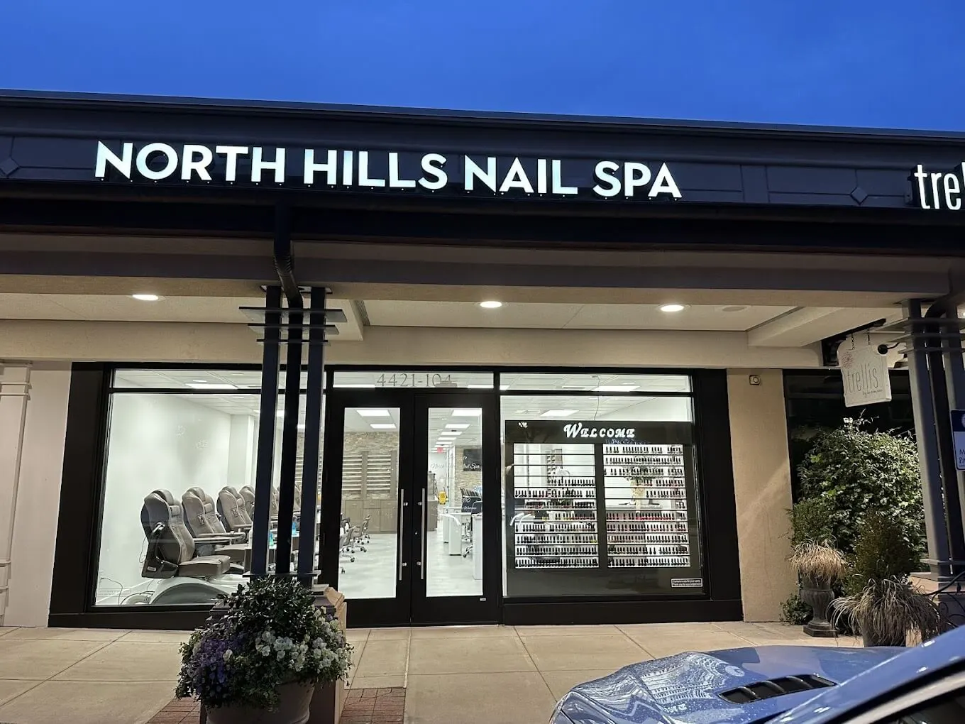 North Hills Nail Spa & Bar interior by D3, photo 1